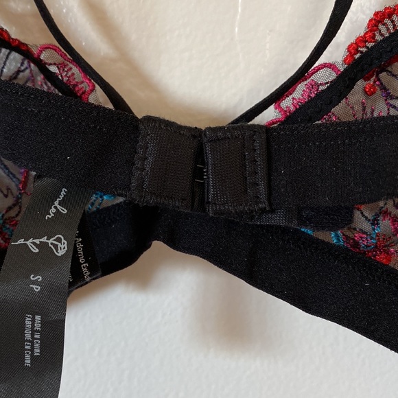 NWOT “Out from Under” triangular lacy bralette size:SP - Picture 7 of 14